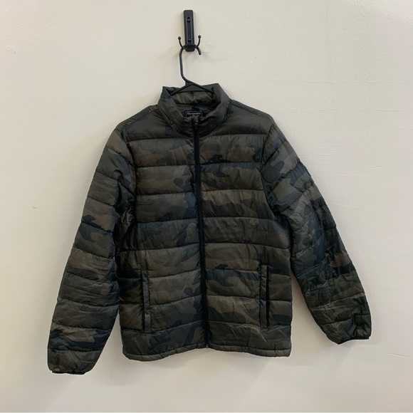 Abercrombie & Fitch Jacket Small Camo Down Puffer Full Zip length 28 chest 23